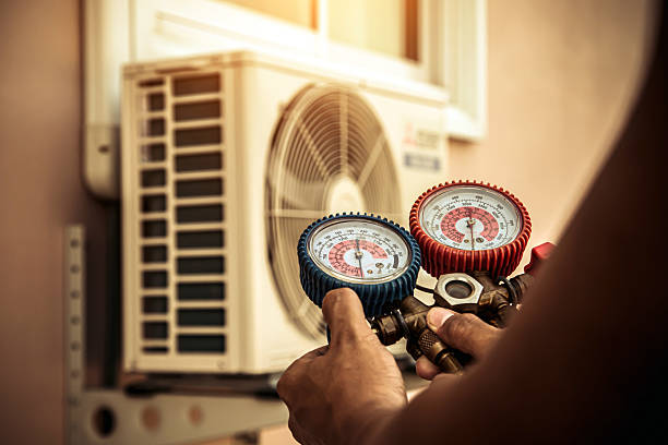 Professional Hvac technician working in East Moline, IL